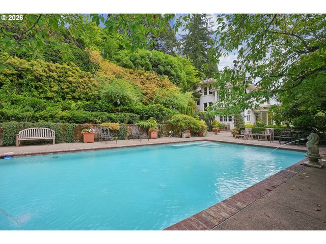 4391 Sw TERWILLIGER Blvd, Portland, OR 97239