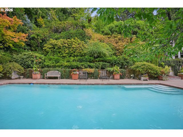 4391 Sw TERWILLIGER Blvd, Portland, OR 97239