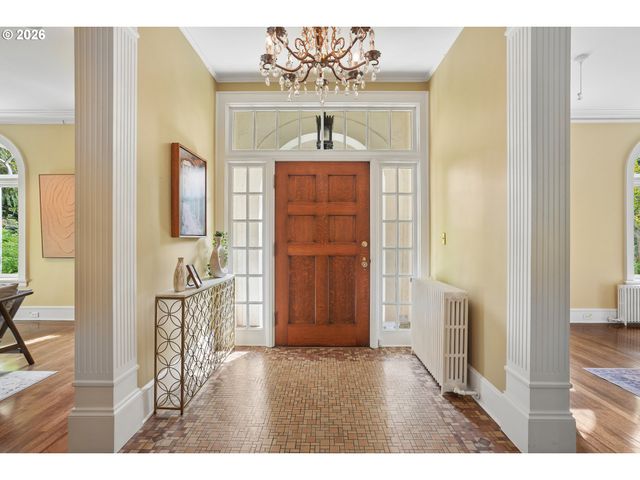 4391 Sw TERWILLIGER Blvd, Portland, OR 97239