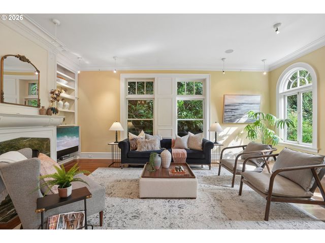 4391 Sw TERWILLIGER Blvd, Portland, OR 97239