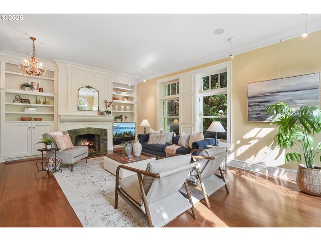 4391 Sw TERWILLIGER Blvd, Portland, OR 97239