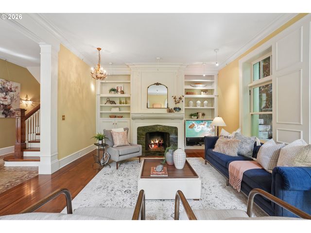 4391 Sw TERWILLIGER Blvd, Portland, OR 97239