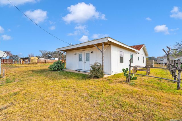 18460 S Ih 37, Elmendorf, TX 78112