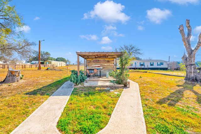 18460 S Ih 37, Elmendorf, TX 78112