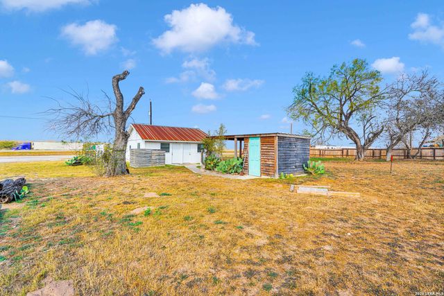 18460 S Ih 37, Elmendorf, TX 78112
