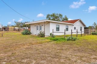 18460 S Ih 37, Elmendorf, TX 78112