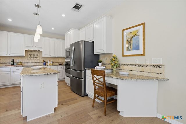 2041 Saint Andrews Drive, Round Rock, TX 78664