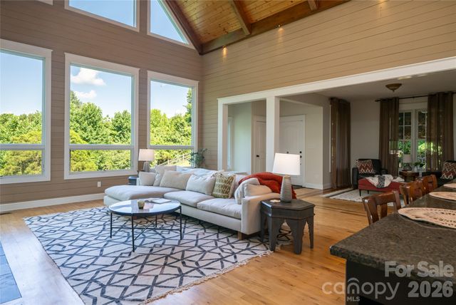 33 Bridle Path Drive, Barnardsville, NC 28709