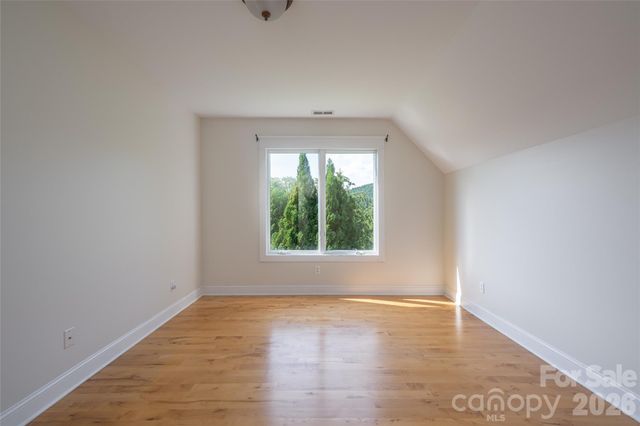 33 Bridle Path Drive, Barnardsville, NC 28709