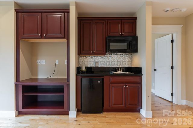 33 Bridle Path Drive, Barnardsville, NC 28709