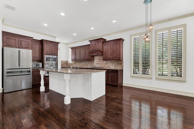 4604 GOLDEN MEW Drive, Carrollton, TX 75010