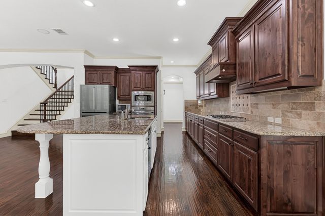 4604 GOLDEN MEW Drive, Carrollton, TX 75010