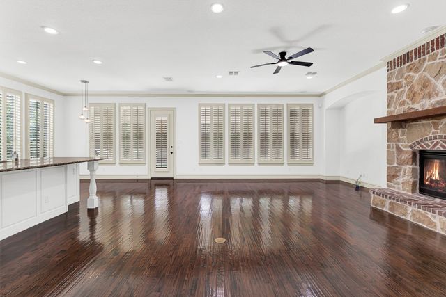 4604 GOLDEN MEW Drive, Carrollton, TX 75010