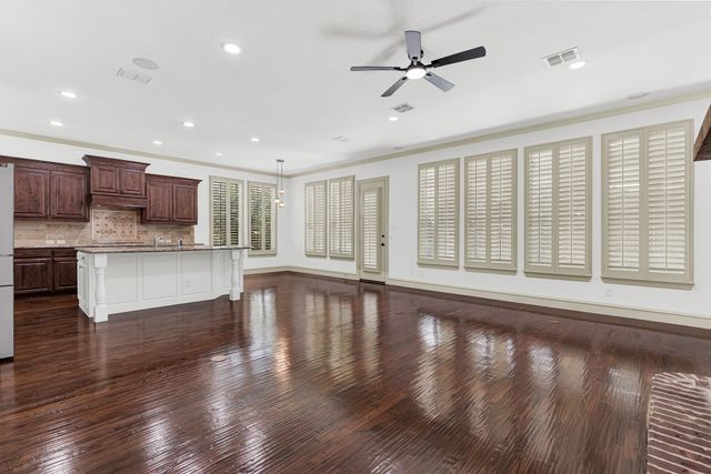 4604 GOLDEN MEW Drive, Carrollton, TX 75010