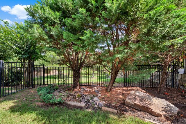 4604 GOLDEN MEW Drive, Carrollton, TX 75010