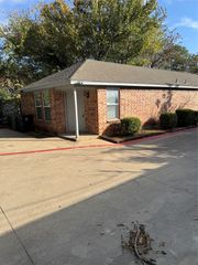 521 Oakwood Lane, Arlington, TX 76012