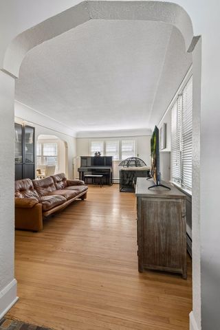 3925 France Avenue S, Minneapolis, MN 55416