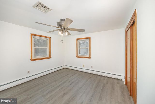 7 OAKWOOD CIR, Camp Hill, PA 17011