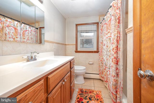 7 OAKWOOD CIR, Camp Hill, PA 17011