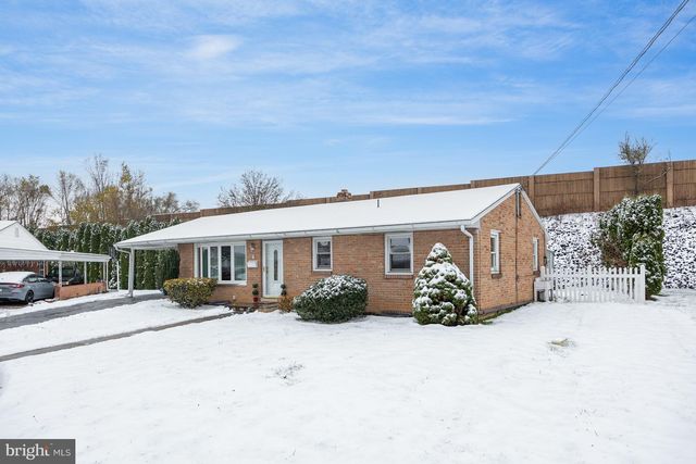 7 OAKWOOD CIR, Camp Hill, PA 17011