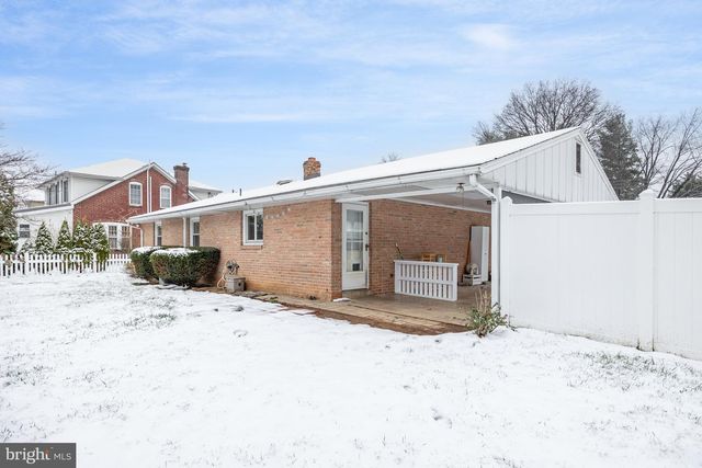 7 OAKWOOD CIR, Camp Hill, PA 17011