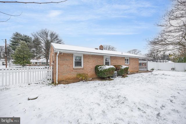 7 OAKWOOD CIR, Camp Hill, PA 17011