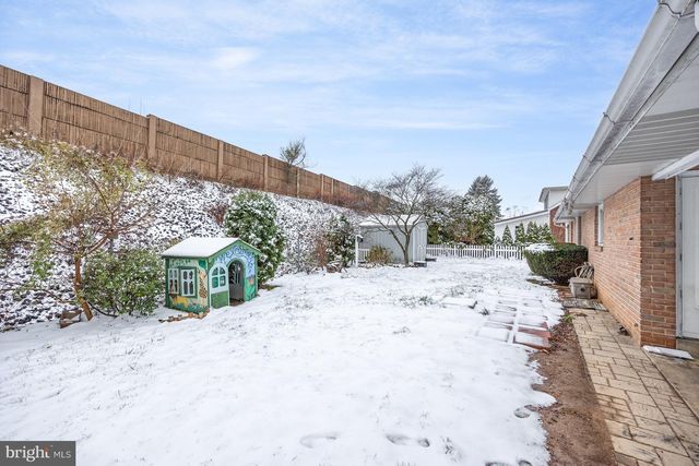 7 OAKWOOD CIR, Camp Hill, PA 17011