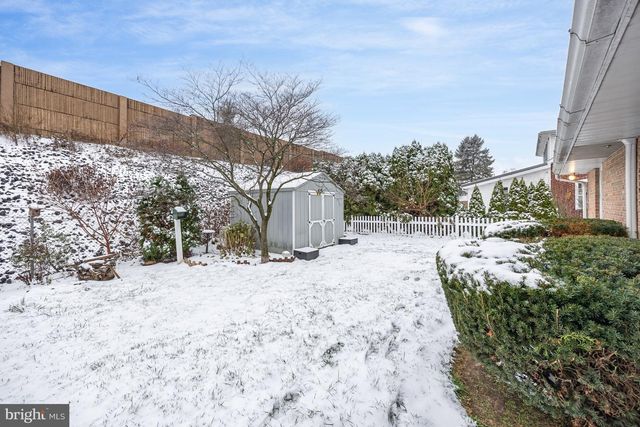 7 OAKWOOD CIR, Camp Hill, PA 17011