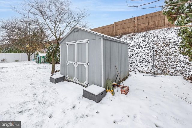 7 OAKWOOD CIR, Camp Hill, PA 17011