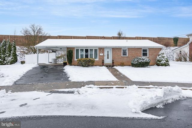 7 OAKWOOD CIR, Camp Hill, PA 17011