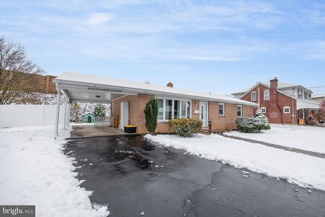 7 OAKWOOD CIR, Camp Hill, PA 17011