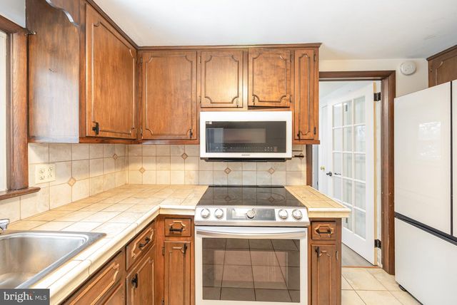 7 OAKWOOD CIR, Camp Hill, PA 17011