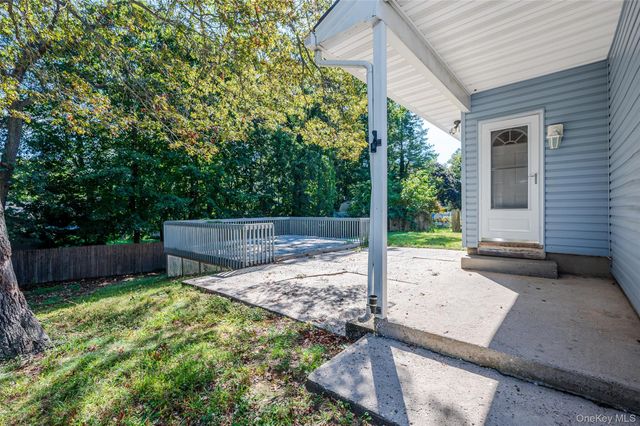 1139 Waverly Avenue, Farmingville, NY 11738