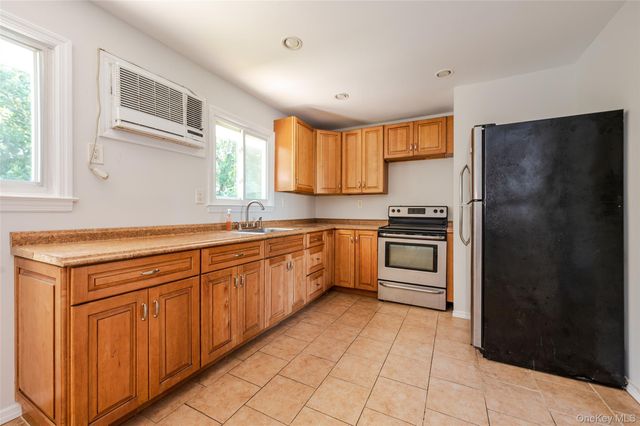 1139 Waverly Avenue, Farmingville, NY 11738