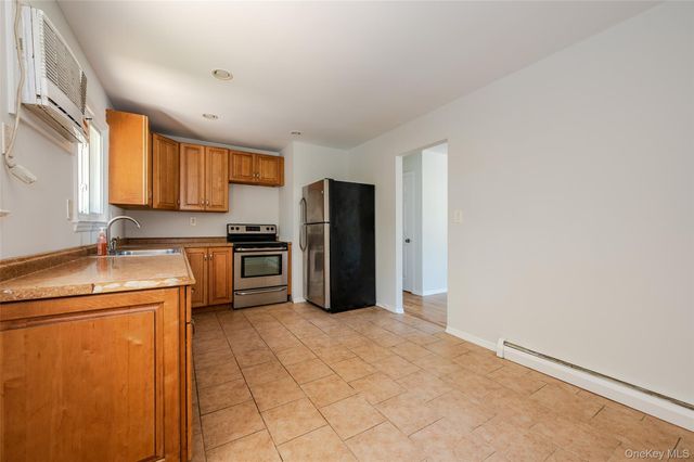 1139 Waverly Avenue, Farmingville, NY 11738