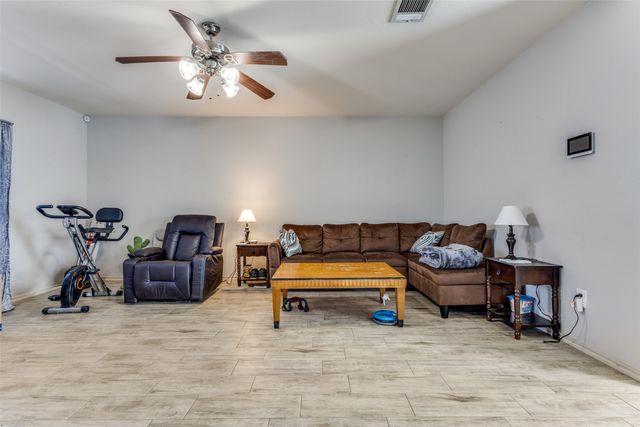 1101 E College Street, Princeton, TX 75407