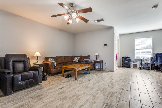1101 E College Street, Princeton, TX 75407