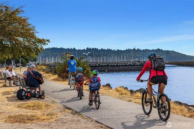 5718 14th Avenue NW, Seattle, WA 98107