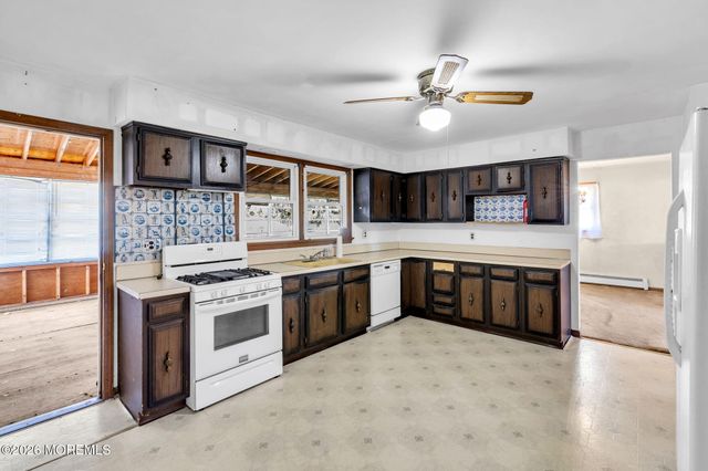 42 Sugar Maple Lane, Tinton Falls, NJ 07724