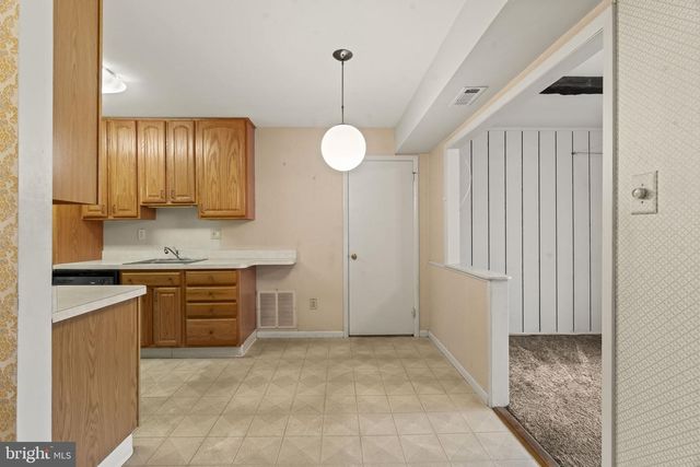 16 E BLUEBELL LN, Mount Laurel, NJ 08054