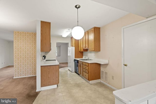 16 E BLUEBELL LN, Mount Laurel, NJ 08054