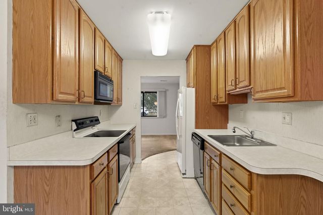 16 E BLUEBELL LN, Mount Laurel, NJ 08054