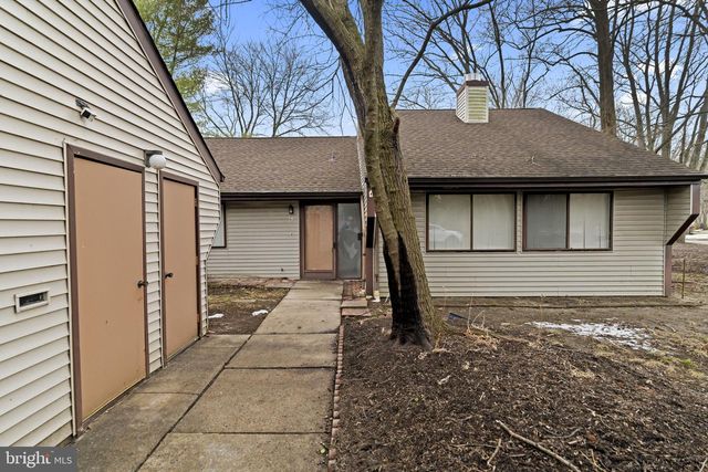 16 E BLUEBELL LN, Mount Laurel, NJ 08054