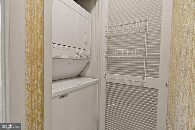 16 E BLUEBELL LN, Mount Laurel, NJ 08054