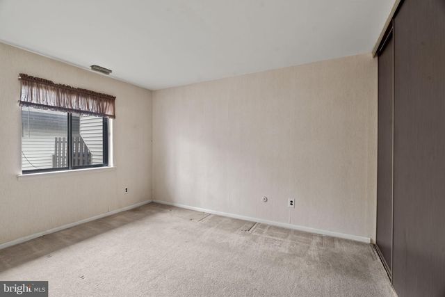 16 E BLUEBELL LN, Mount Laurel, NJ 08054