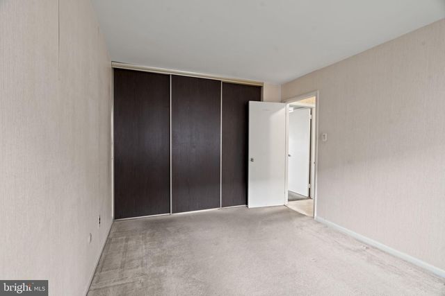 16 E BLUEBELL LN, Mount Laurel, NJ 08054