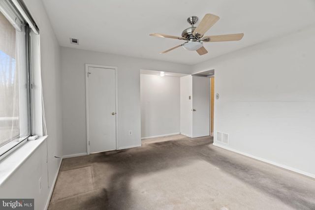 16 E BLUEBELL LN, Mount Laurel, NJ 08054