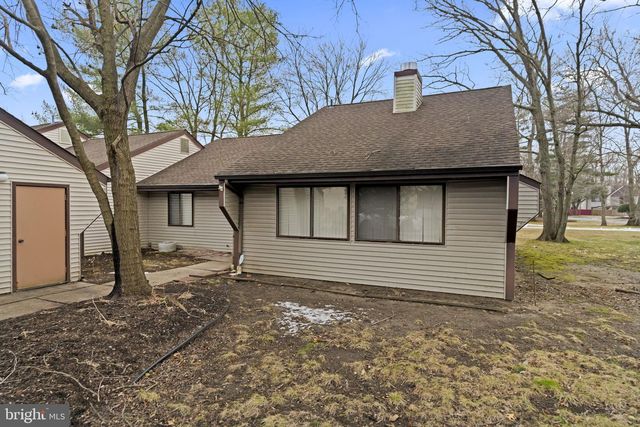 16 E BLUEBELL LN, Mount Laurel, NJ 08054