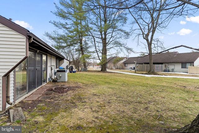 16 E BLUEBELL LN, Mount Laurel, NJ 08054