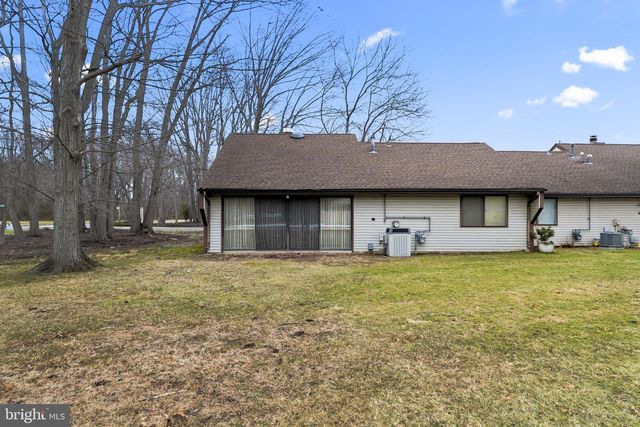 16 E BLUEBELL LN, Mount Laurel, NJ 08054